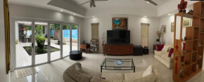 Absolute Beachfront 2 Bedroom Luxury Holiday Apartment